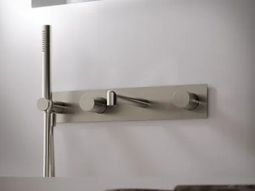 T30 - Wall-mounted brass bathtub set with hand shower by Rubinetterie Treemme - view 2